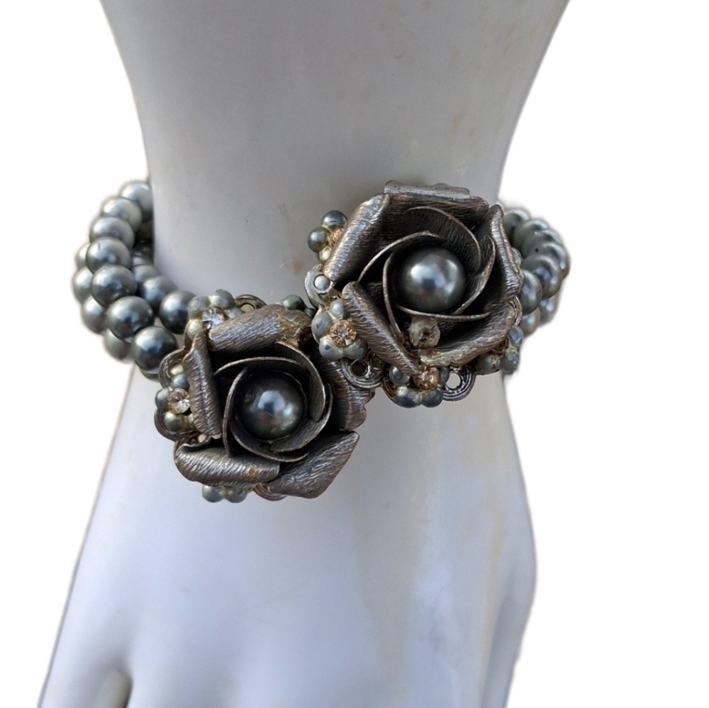 ​🌹 Vintage 1940s/50s Faux Pearl Memory Wire Bracelet | Silver Rose Cluster